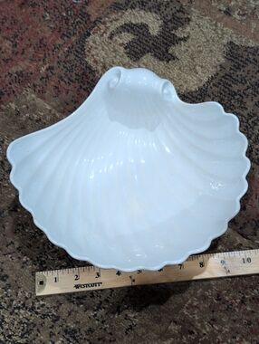 White Shell-Shaped Decorative Serving Bowl - Brand Unknown